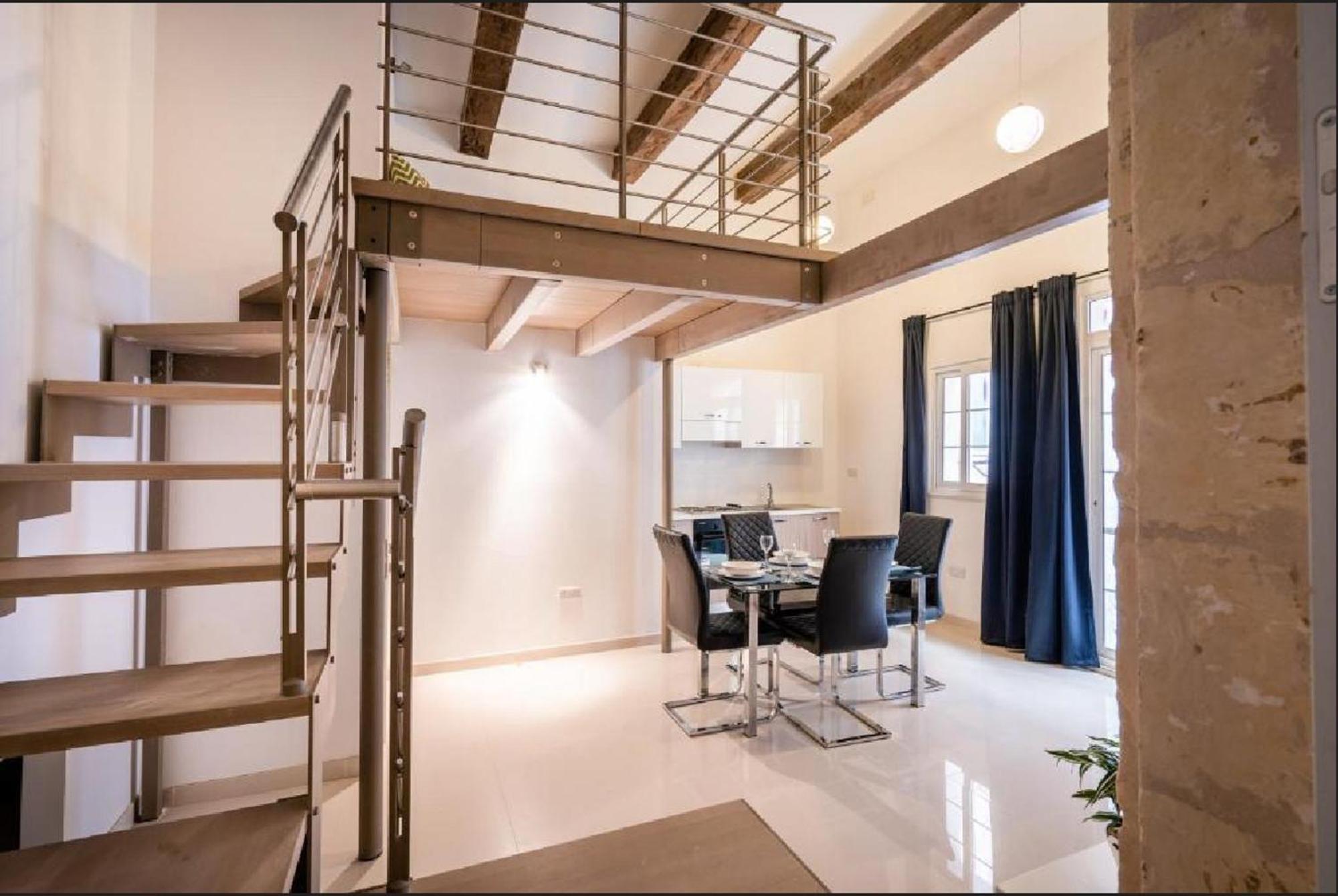 Exquisite 3-Bedroom Duplex Penthouse With Jacuzzi In Valletta Centre Exterior foto
