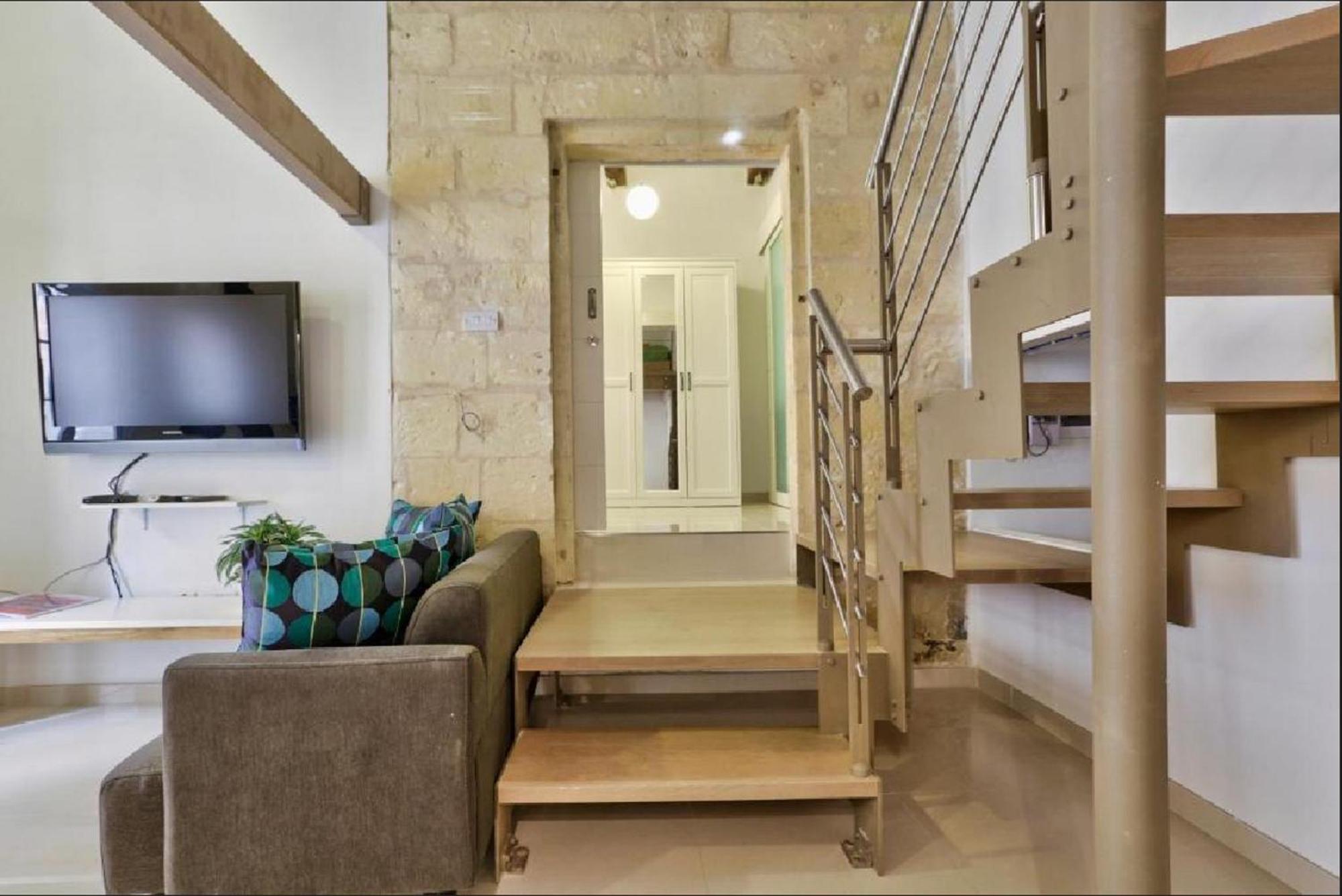 Exquisite 3-Bedroom Duplex Penthouse With Jacuzzi In Valletta Centre Exterior foto