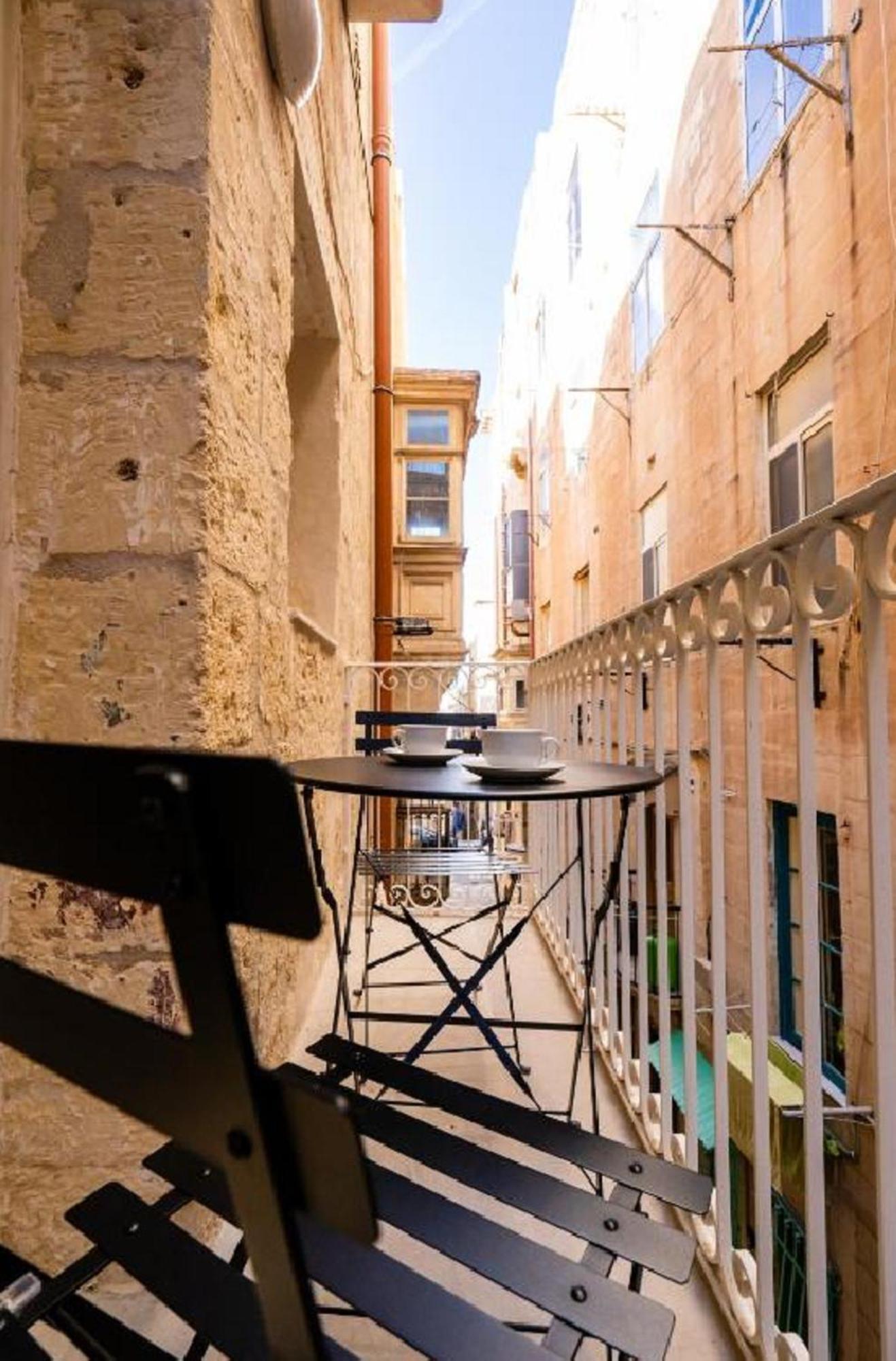 Exquisite 3-Bedroom Duplex Penthouse With Jacuzzi In Valletta Centre Exterior foto