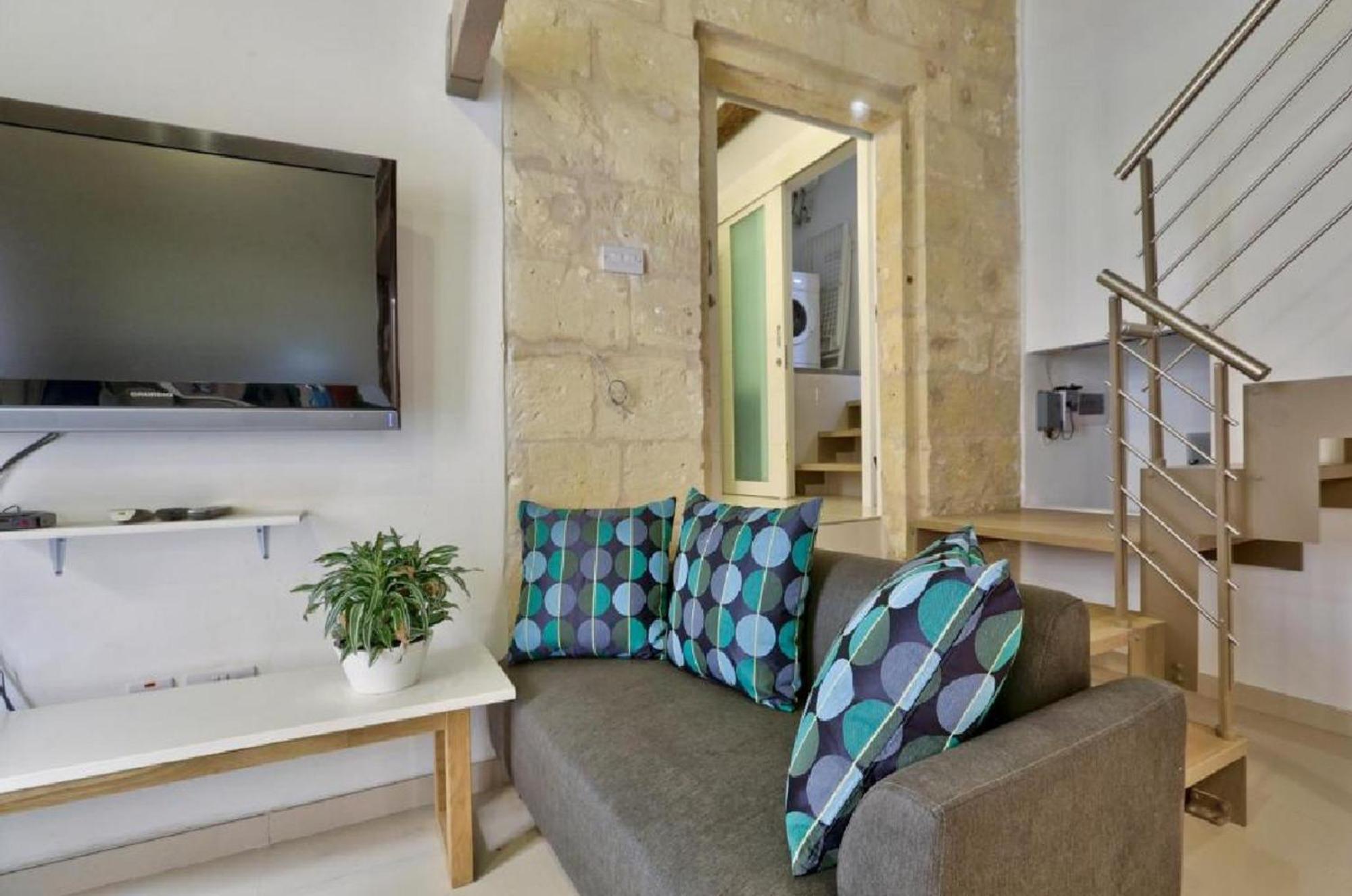 Exquisite 3-Bedroom Duplex Penthouse With Jacuzzi In Valletta Centre Exterior foto