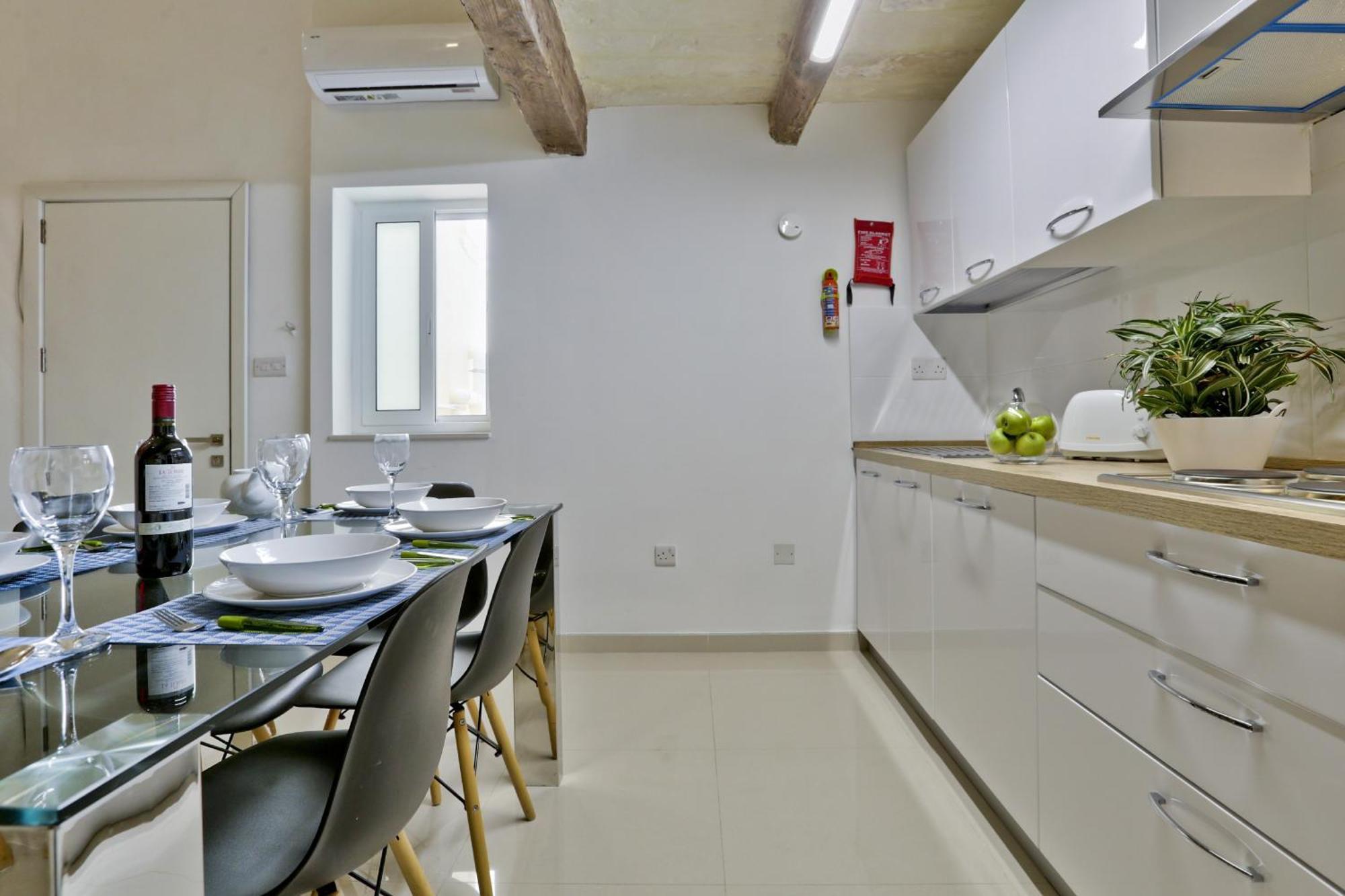 Exquisite 3-Bedroom Duplex Penthouse With Jacuzzi In Valletta Centre Exterior foto