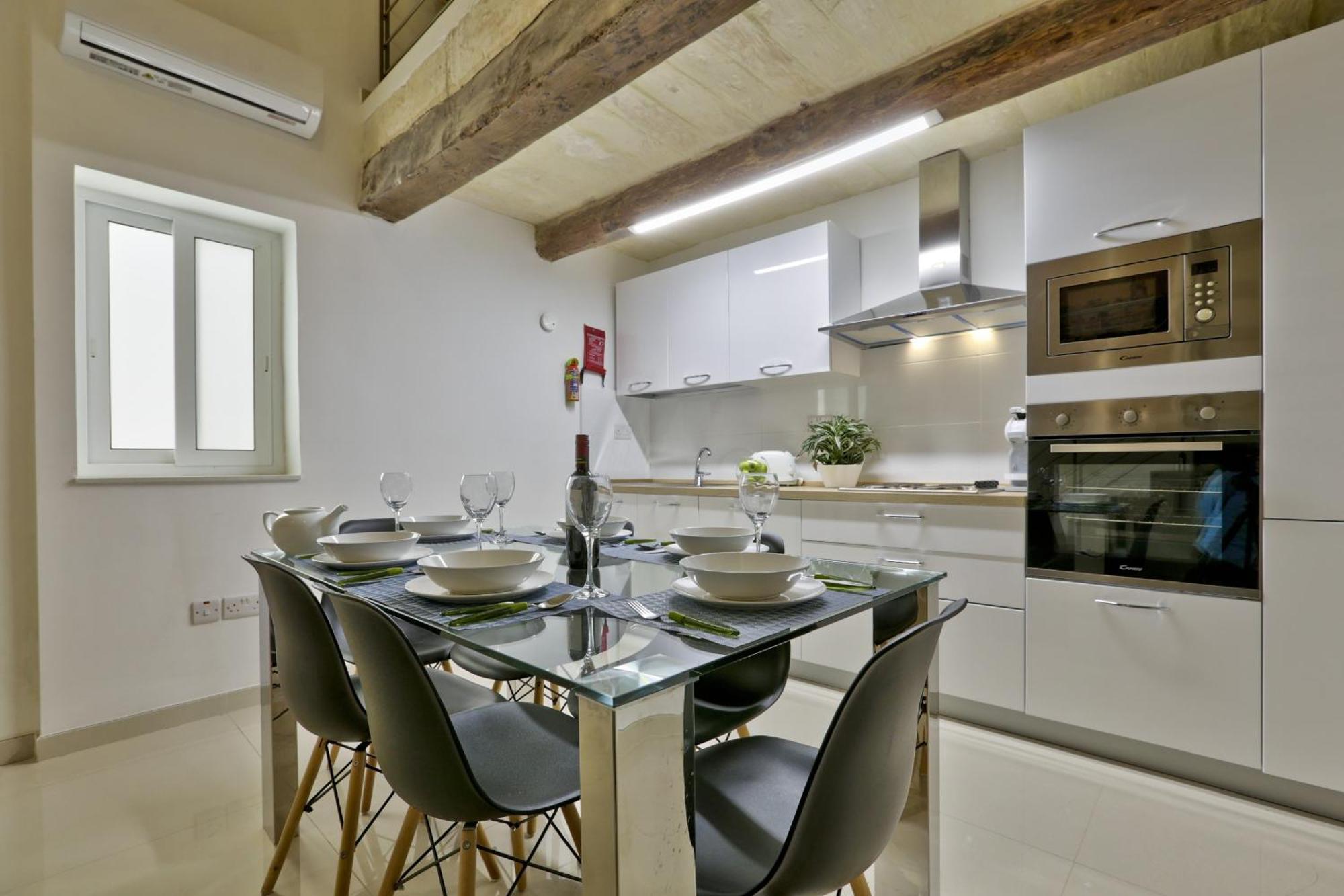 Exquisite 3-Bedroom Duplex Penthouse With Jacuzzi In Valletta Centre Exterior foto