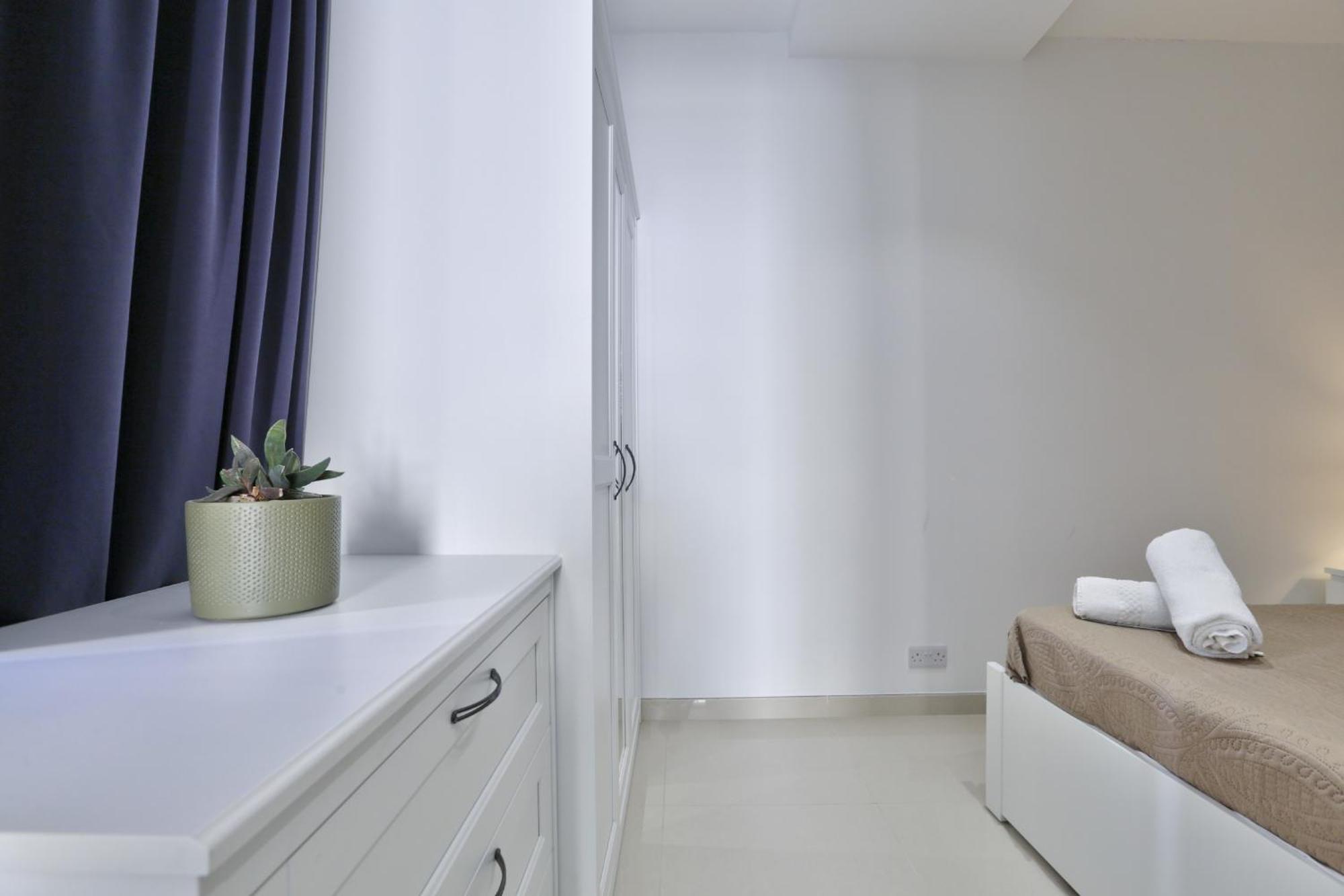 Exquisite 3-Bedroom Duplex Penthouse With Jacuzzi In Valletta Centre Exterior foto